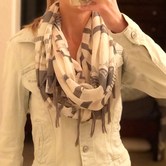 🎀 Nordstom Infinity Scarf - Picture 1 of 4